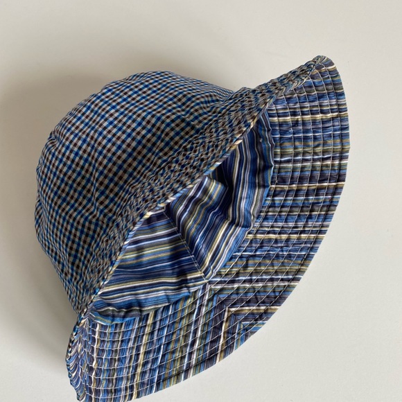 Reversible Stripe or Plaid Bucket Hat Size 12-24 Months - Picture 6 of 9